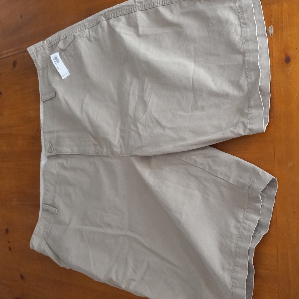 NWT Old Navy Tall Men's Shorts - Size 44 TALL